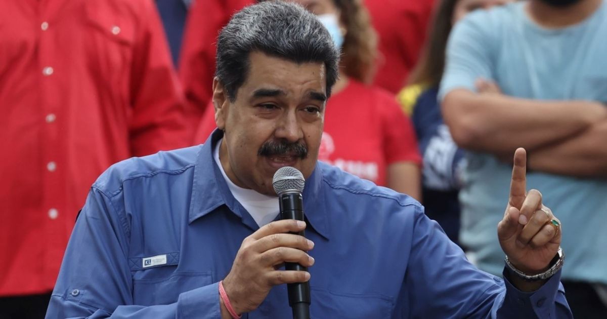 Presidente de Venezuela firma decreto para aumento en bonos de alimentación y de “guerra”