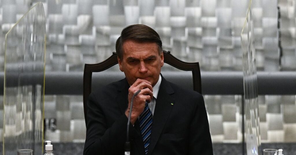 Hacker acusa a expresidente Bolsonaro de haberle solicitado boicotear sistema de votación electrónica